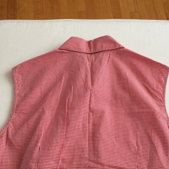 Sleeveless button down blouse - red gingham - Picture 3 of 13